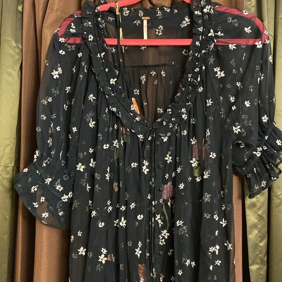 Free people sheer mesh top with embroidery with flora under tank - Picture 2 of 2